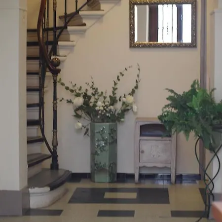 Des Facultes Hotel *