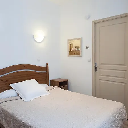 Des Facultes Hotel *